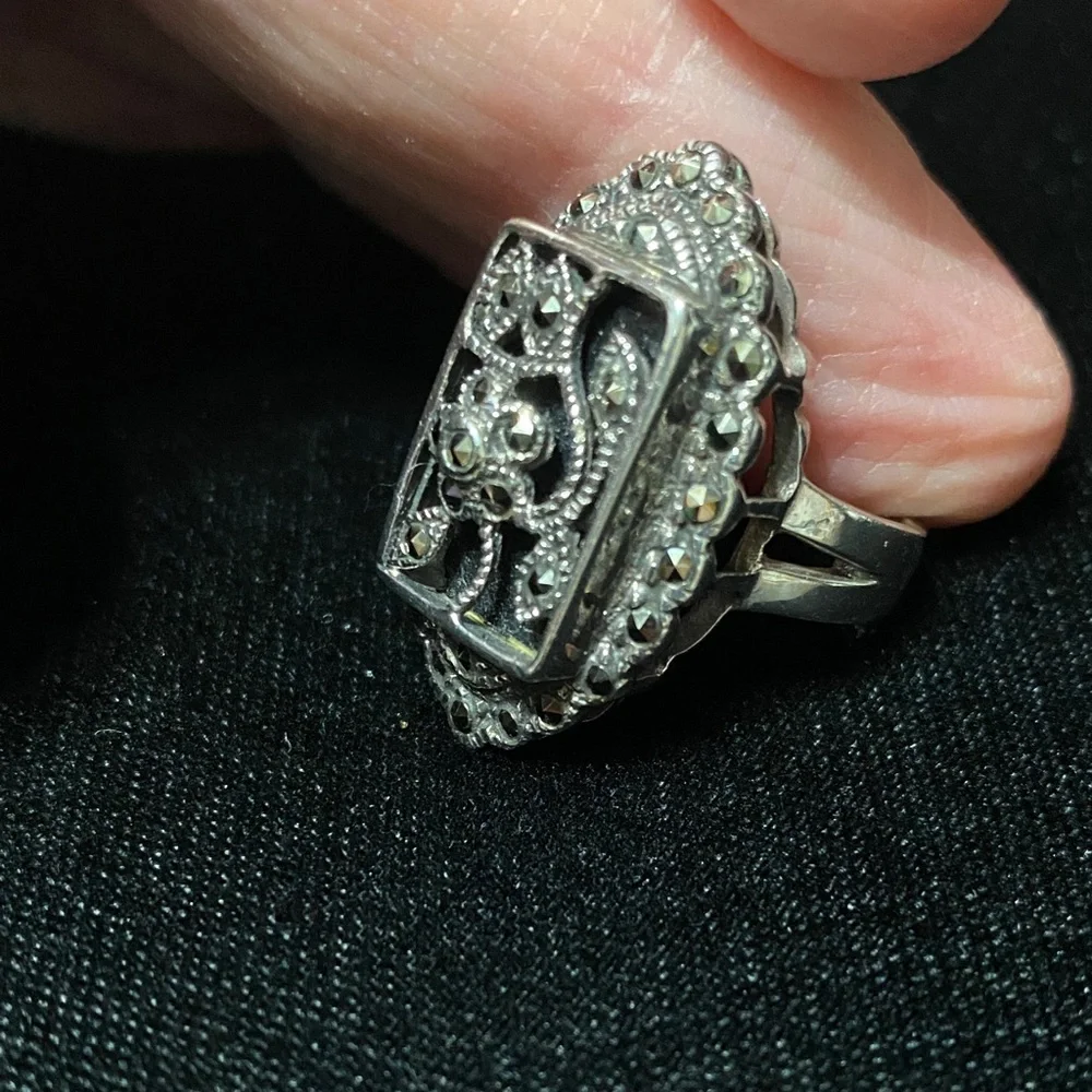 Vintage 925 MR sterling silver onyx gemstone marcasite Floral Ring